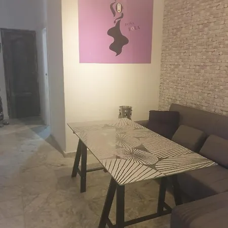 Dona Lola Corner *